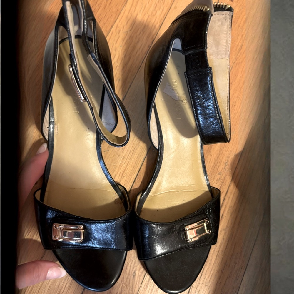 Women’s size 8 classic black heels